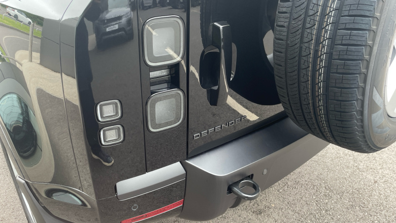 Land Rover Defender 3.0 D250 X-Dynamic SE 110 5dr Auto Diesel Estate